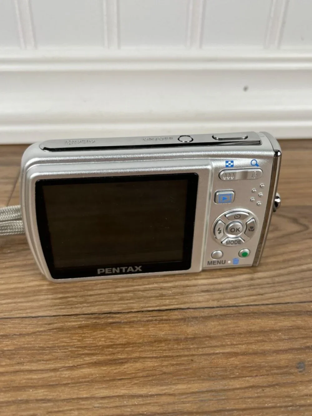 Pentax Optio M40 8.0MP Digital Camera Silver W Case READ